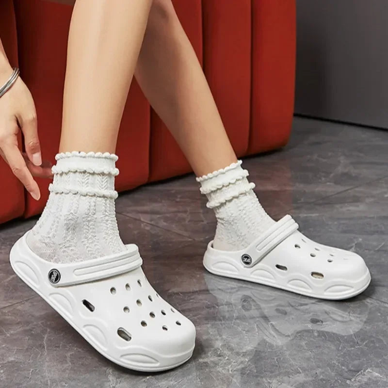 New Couple models hole shoes female summer outside wear beach lightweight casual sandals Baotou waterproof sandals slippers men