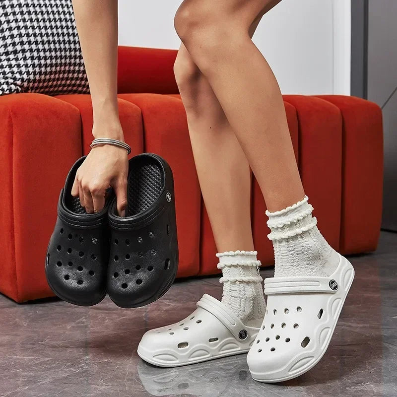 New Couple models hole shoes female summer outside wear beach lightweight casual sandals Baotou waterproof sandals slippers men