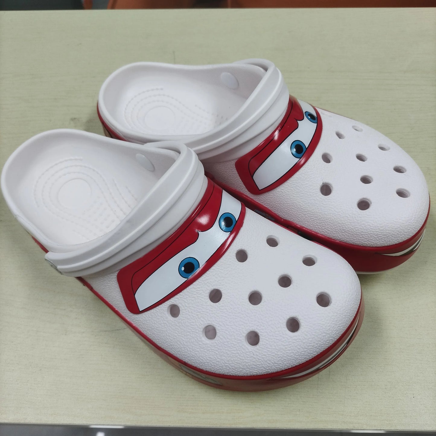 Mcqueens Pixar Cartoon Solid Waterproof Slippers Outdoor Sand Sandals Casual Breathable Ankle-Wrap Eva Adult Shoes Gift